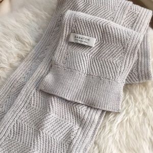 Aritzia Babaton Italian yarn scarf